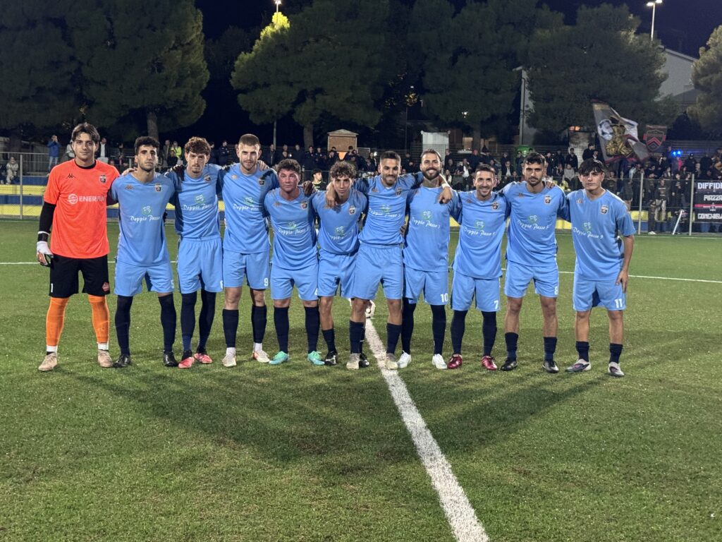 La formazione della Civitanovese sul campo di Santa Maria Apparente per la partita di Coppa Italia contro il Monturano