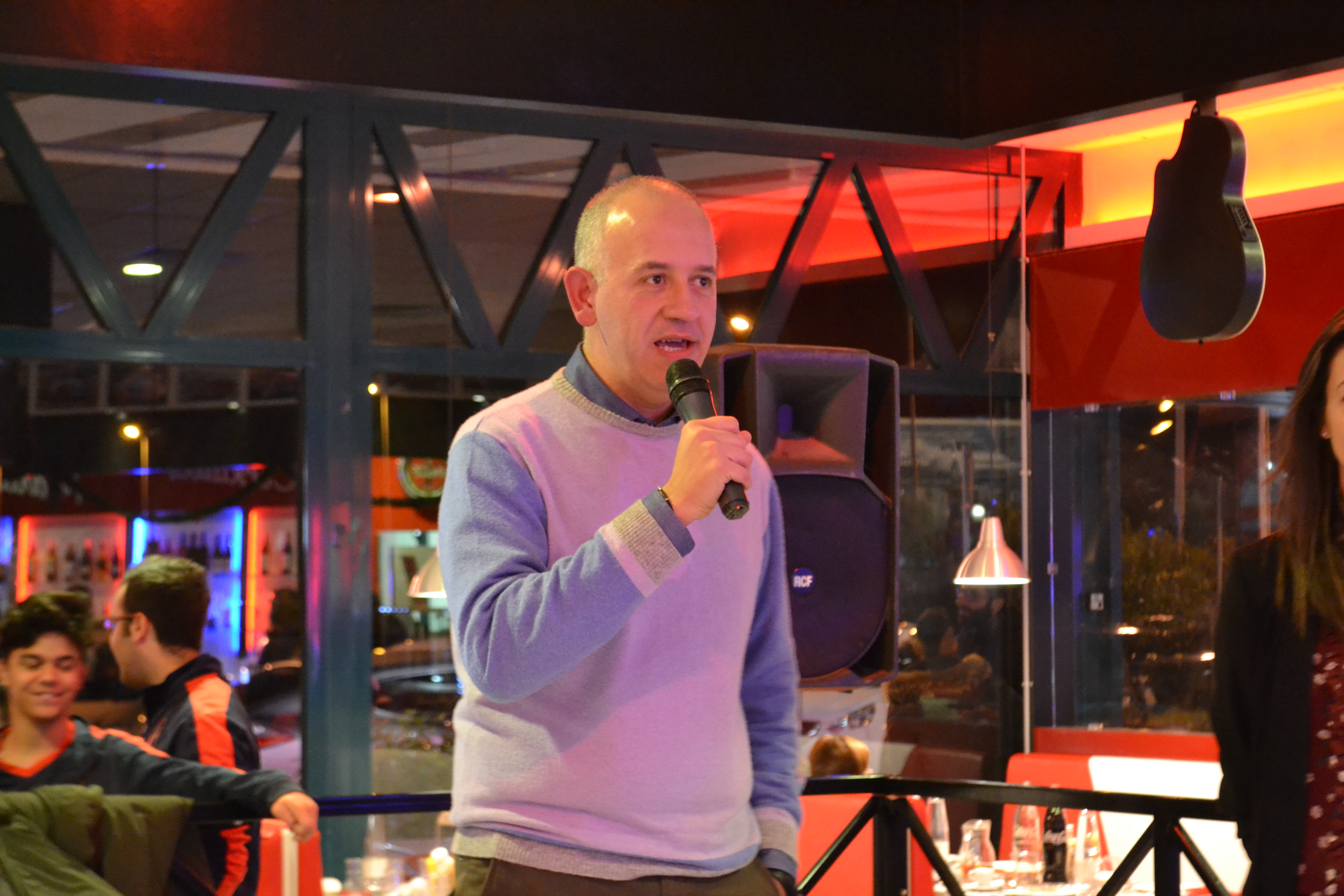 il sindaco di Civitanova marche Fabrizio Ciarapica alla festa di natale della Civitanovese Calcio